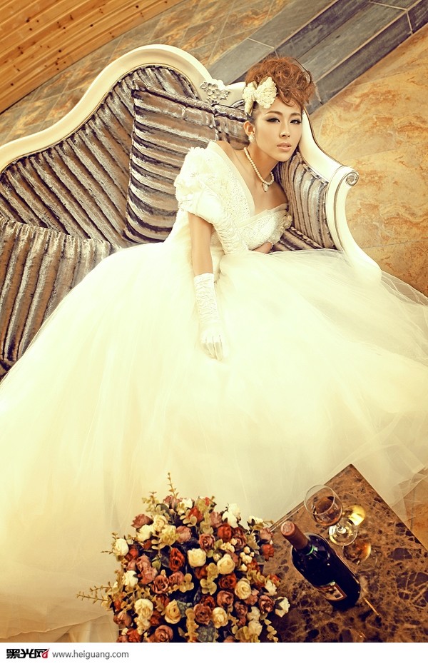 点击大图看下一张：午后红酒 婚纱摄影