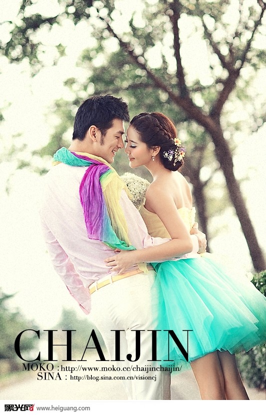 点击大图看下一张：暖阳恋人 婚纱摄影