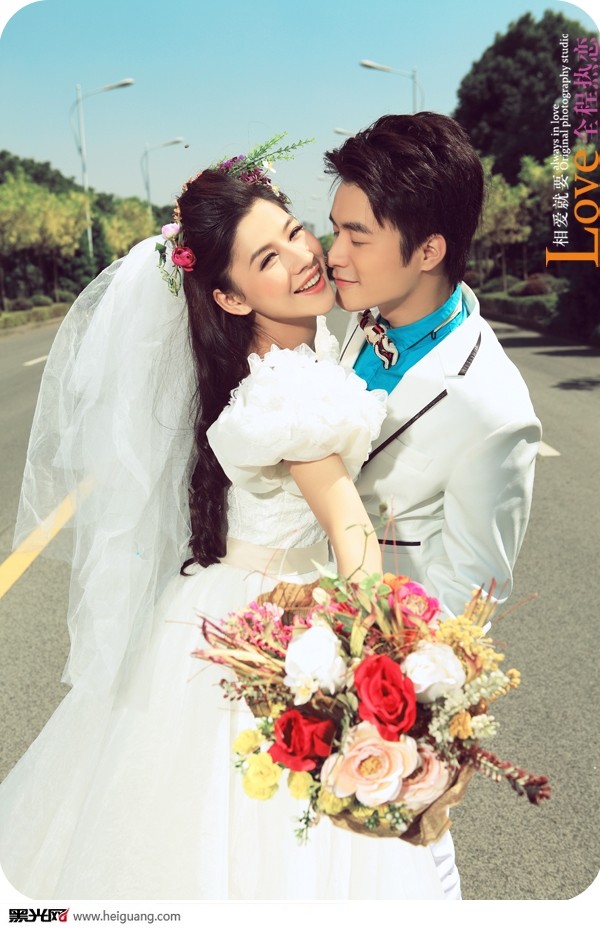 点击大图看下一张：青春物语 婚纱摄影