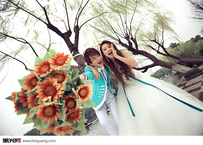 点击大图看下一张：那个秋天 婚纱摄影
