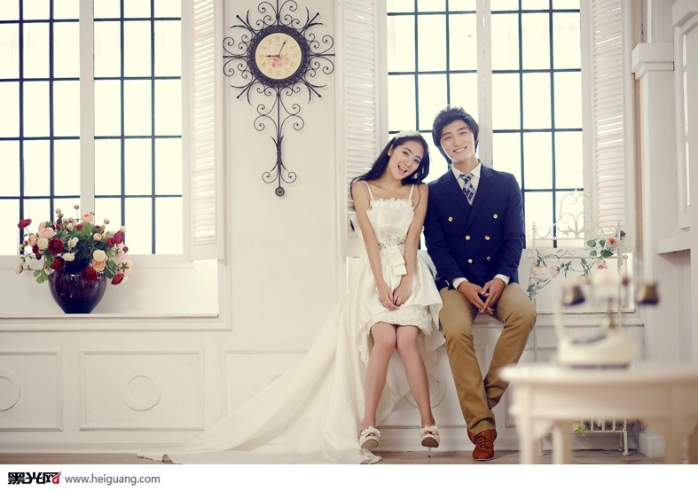 点击大图看下一张：居家爱恋 婚纱摄影