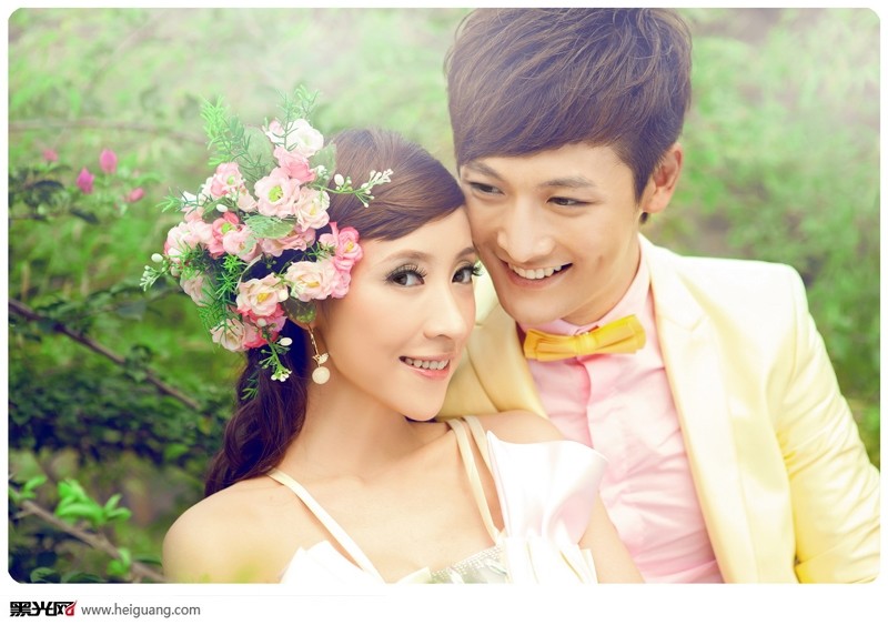 点击大图看下一张：深秋之恋 婚纱摄影