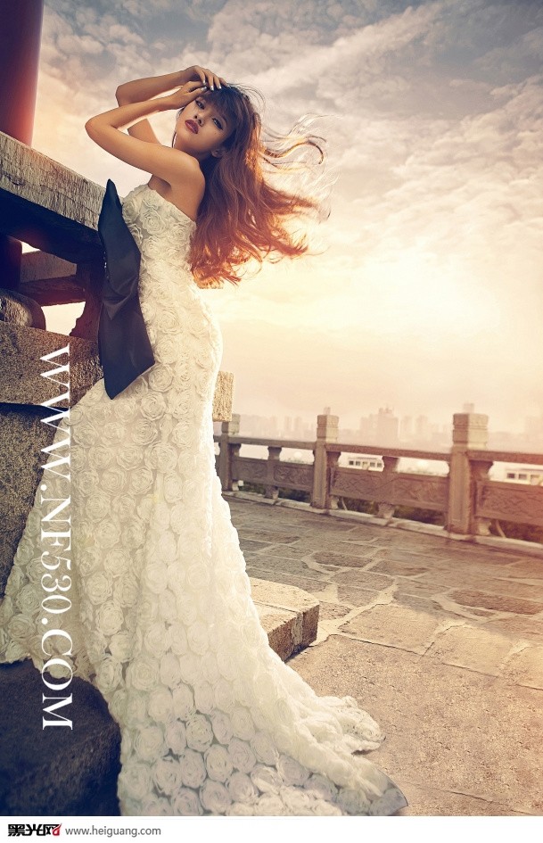 点击大图看下一张：欲炽潋滟 婚纱摄影