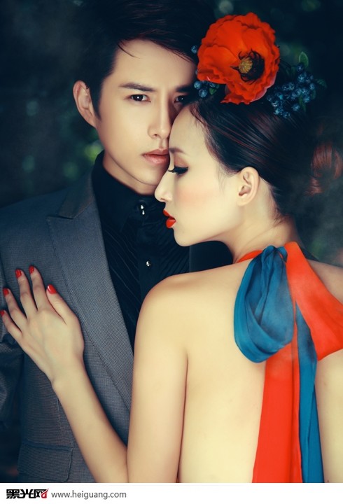 点击大图看下一张：迷情森林 婚纱摄影