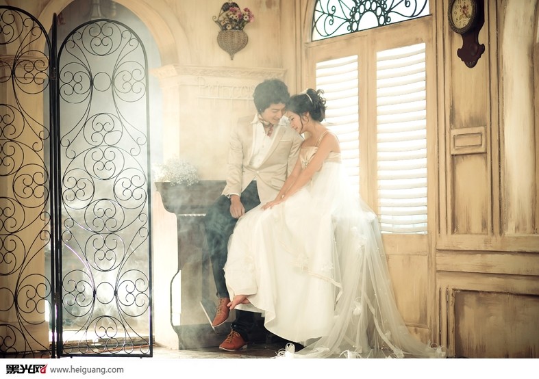 点击大图看下一张：情人节 婚纱摄影