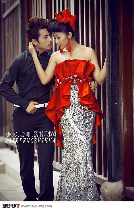 点击大图看下一张：红色中国 婚纱摄影