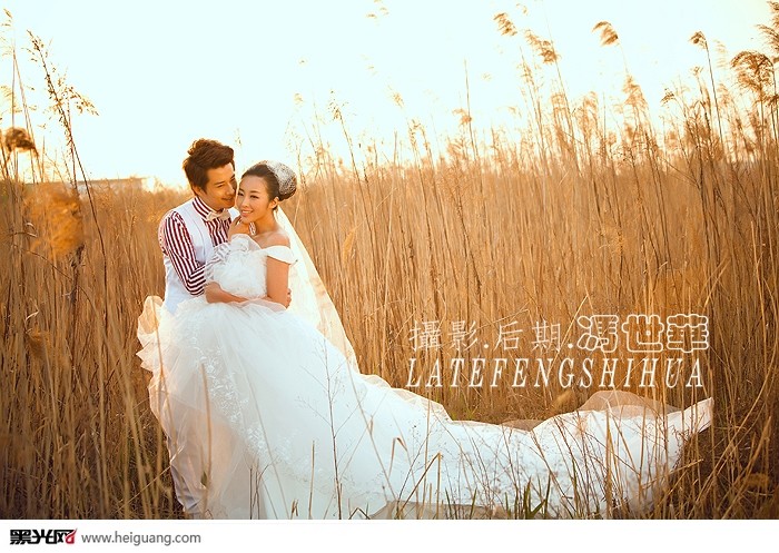 点击大图看下一张：晚霞中的浪漫 婚纱摄影