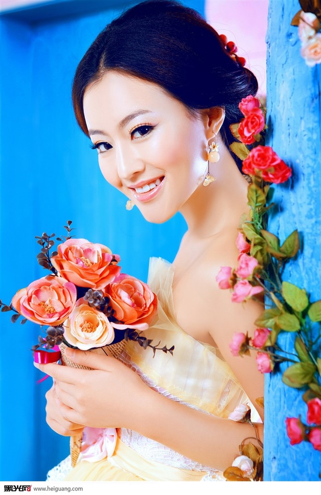 点击大图看下一张：花房婚礼 婚纱摄影