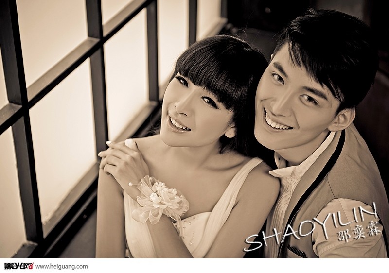 点击大图看下一张：爱久久 婚纱摄影