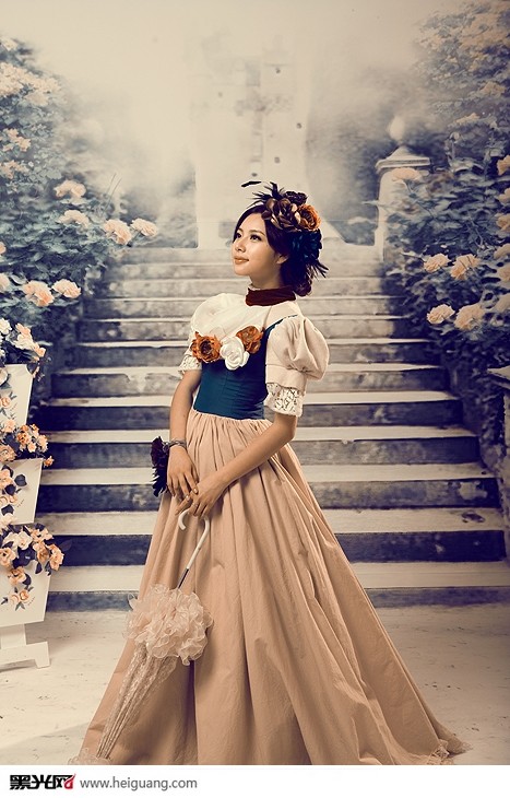 点击大图看下一张：爱裴堡的情缘 婚纱摄影