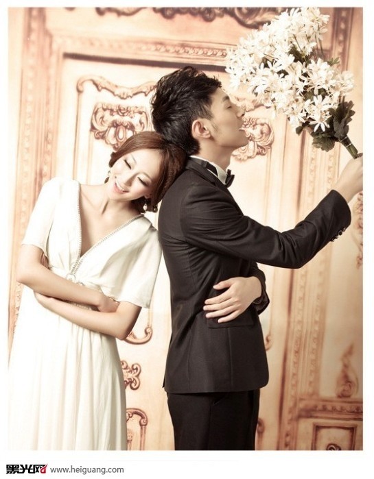 点击大图看下一张：馨雅佳人 婚纱摄影