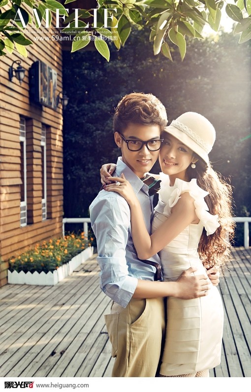 点击大图看下一张：邂逅苏菲 婚纱摄影