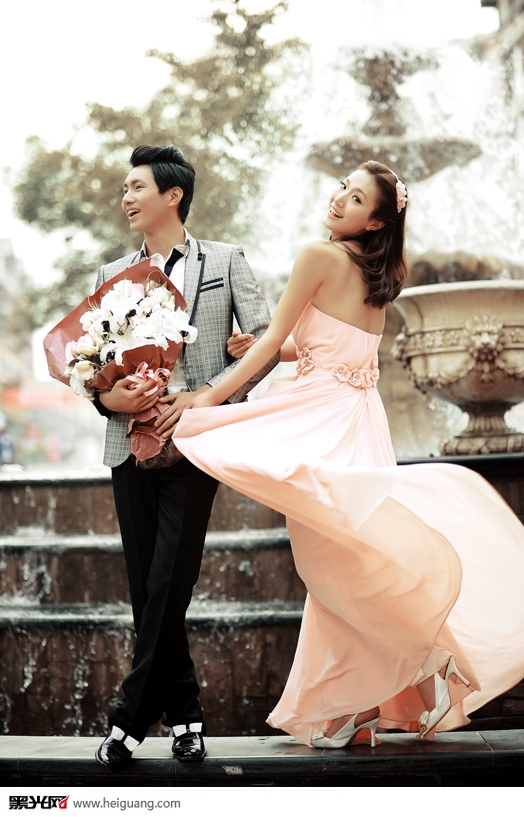 点击大图看下一张：午后 婚纱摄影