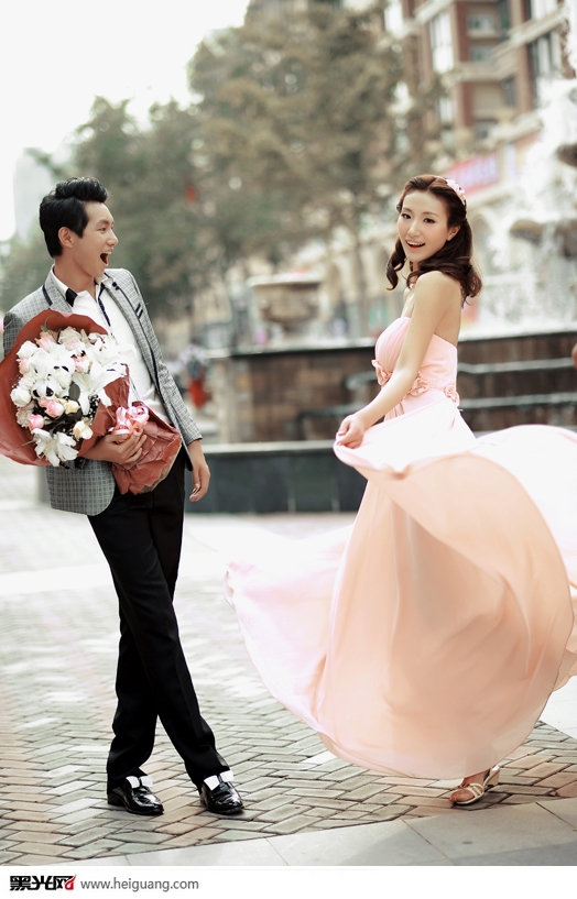 点击大图看下一张：午后 婚纱摄影