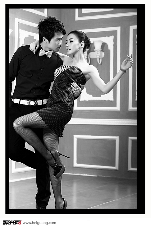 点击大图看下一张：爱的体验 婚纱摄影