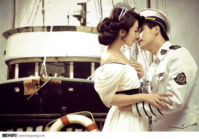 点击大图看下一张:港口之恋 婚纱摄影