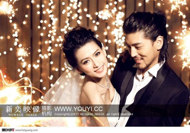 点击大图看下一张：两个人的烟火 婚纱摄影