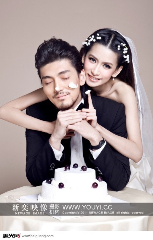 点击大图看下一张:蛋糕密语 婚纱摄影