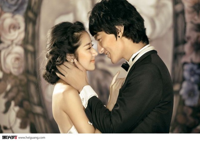 点击大图看下一张:爱相随 婚纱摄影