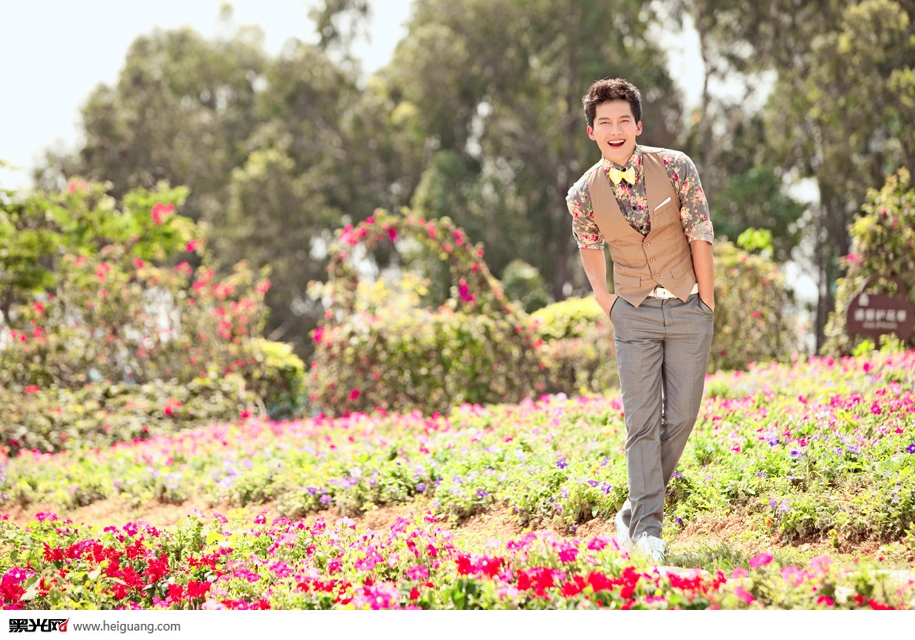 点击大图看下一张：花海 婚纱摄影