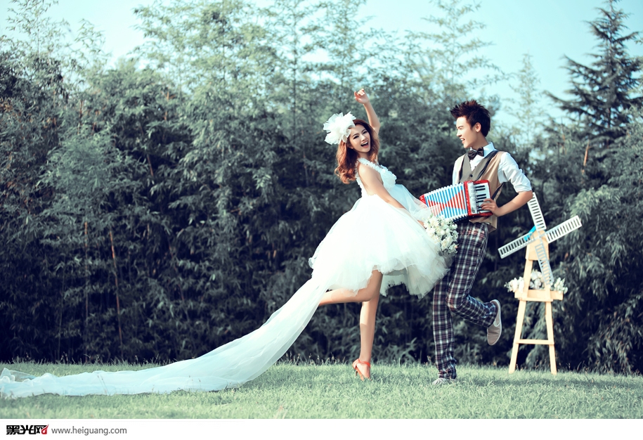 点击大图看下一张：爱的旋律 婚纱摄影
