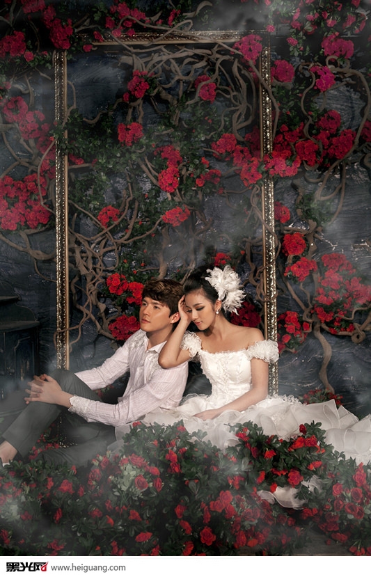 点击大图看下一张：杨芳菲 婚纱摄影