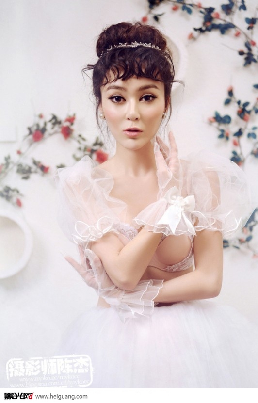 点击大图看下一张：Barbie doll 婚纱摄影