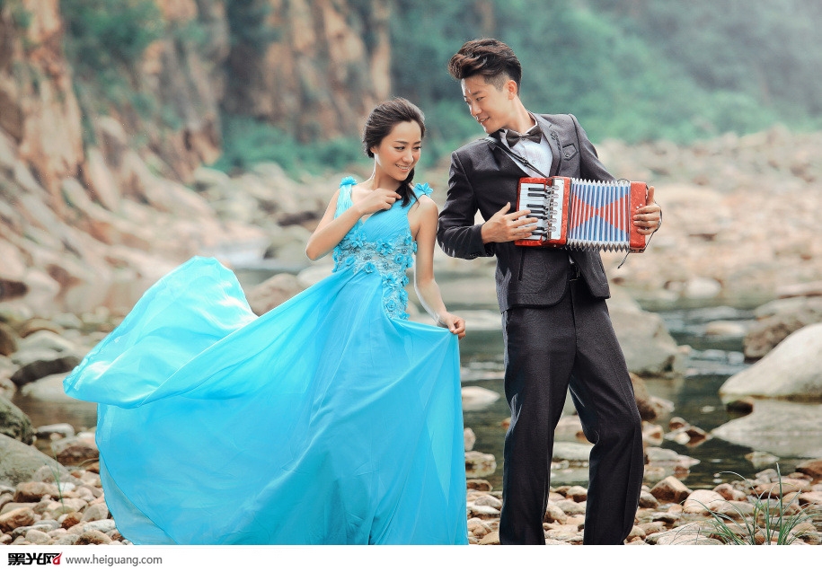 点击大图看下一张：山谷·小溪 婚纱摄影