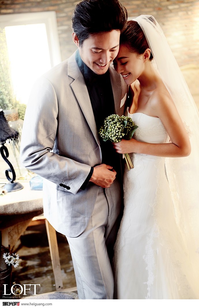 点击大图看下一张：LOFT的艺术空间 婚纱摄影