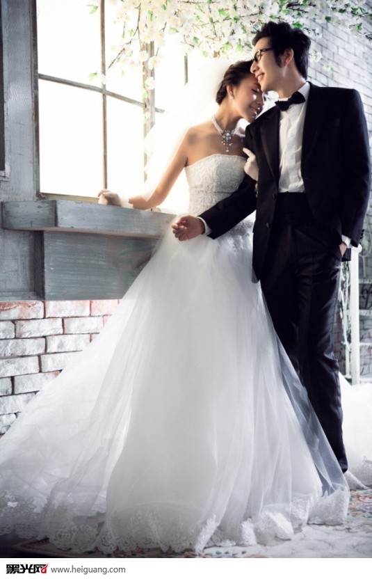 点击大图看下一张：花的嫁衣 婚纱摄影