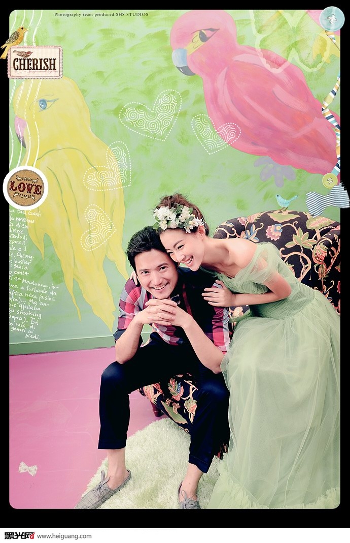 点击大图看下一张：彩色盒子 婚纱摄影