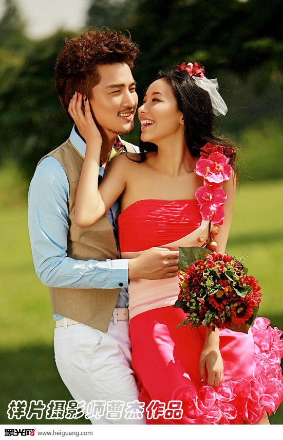 点击大图看下一张：幸福的样子 婚纱摄影