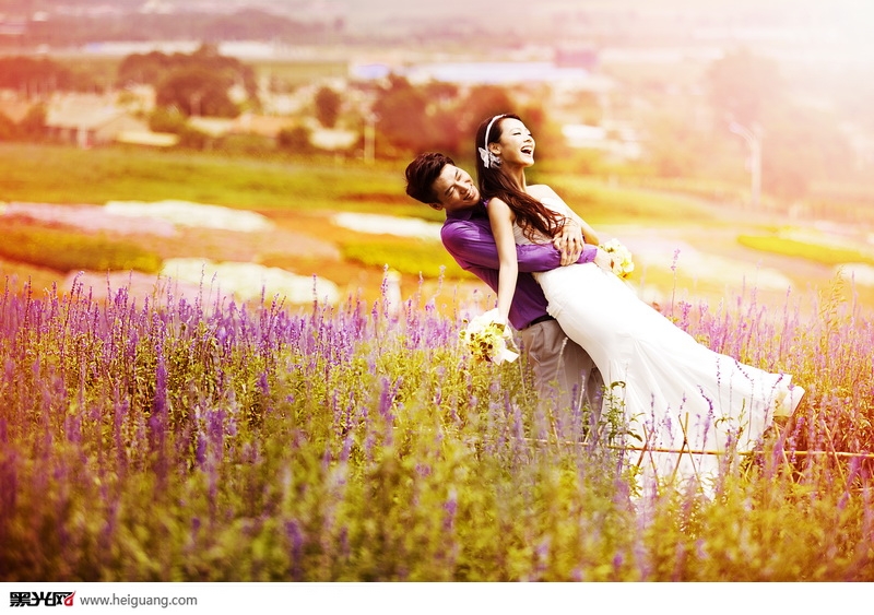 点击大图看下一张：情迷普罗旺斯 婚纱摄影