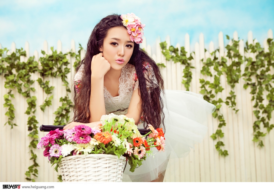 点击大图看下一张：牧野情歌 婚纱摄影