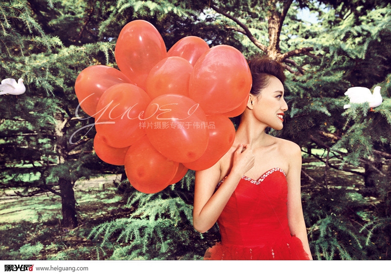 点击大图看下一张：红色印章 婚纱摄影