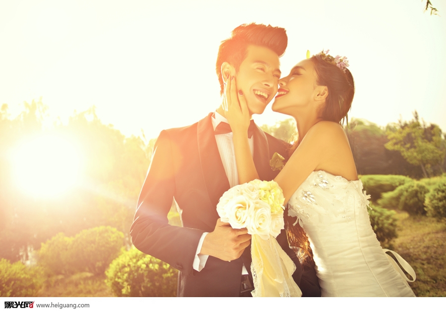 点击大图看下一张：我们的婚礼 婚纱摄影