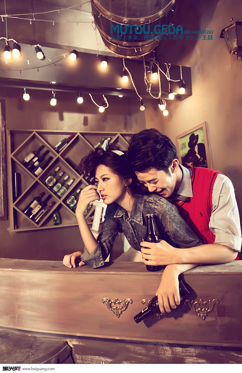 点击大图看下一张：摇滚邂逅 婚纱摄影