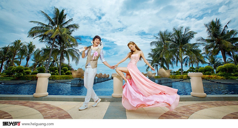 点击大图看下一张：明媚假期 婚纱摄影