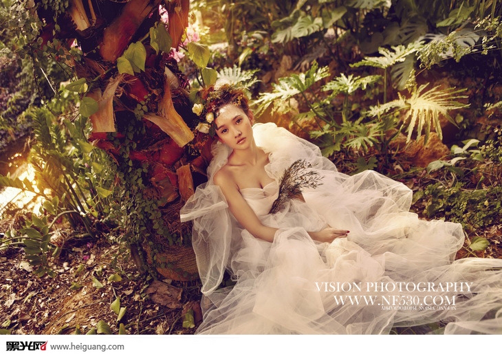 点击大图看下一张：花间小周迅 婚纱摄影