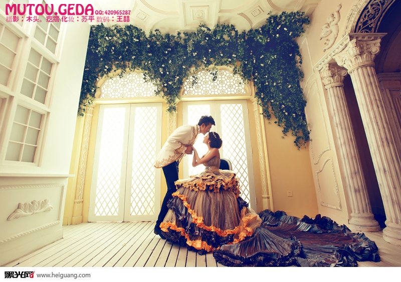 点击大图看下一张:罗可可公主 婚纱摄影