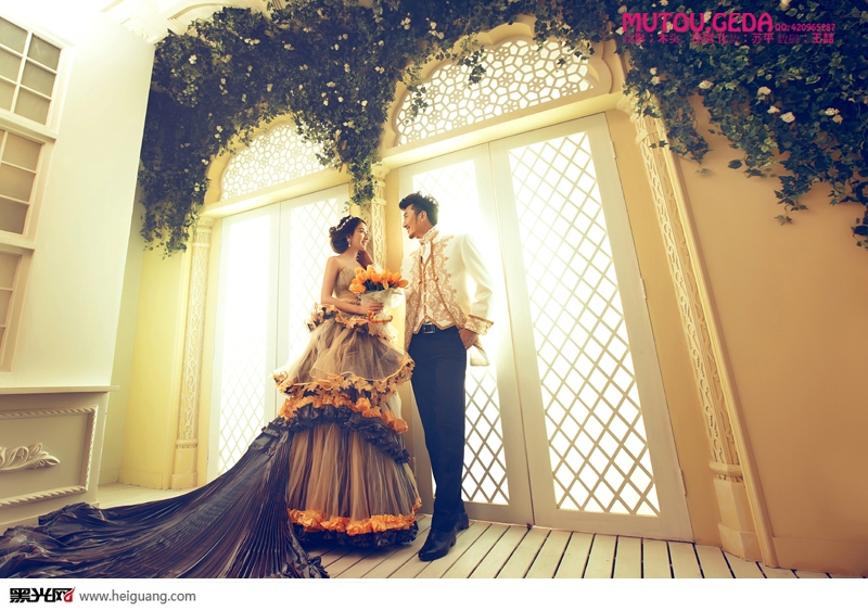 点击大图看下一张:罗可可公主 婚纱摄影