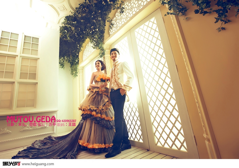 点击大图看下一张:罗可可公主 婚纱摄影