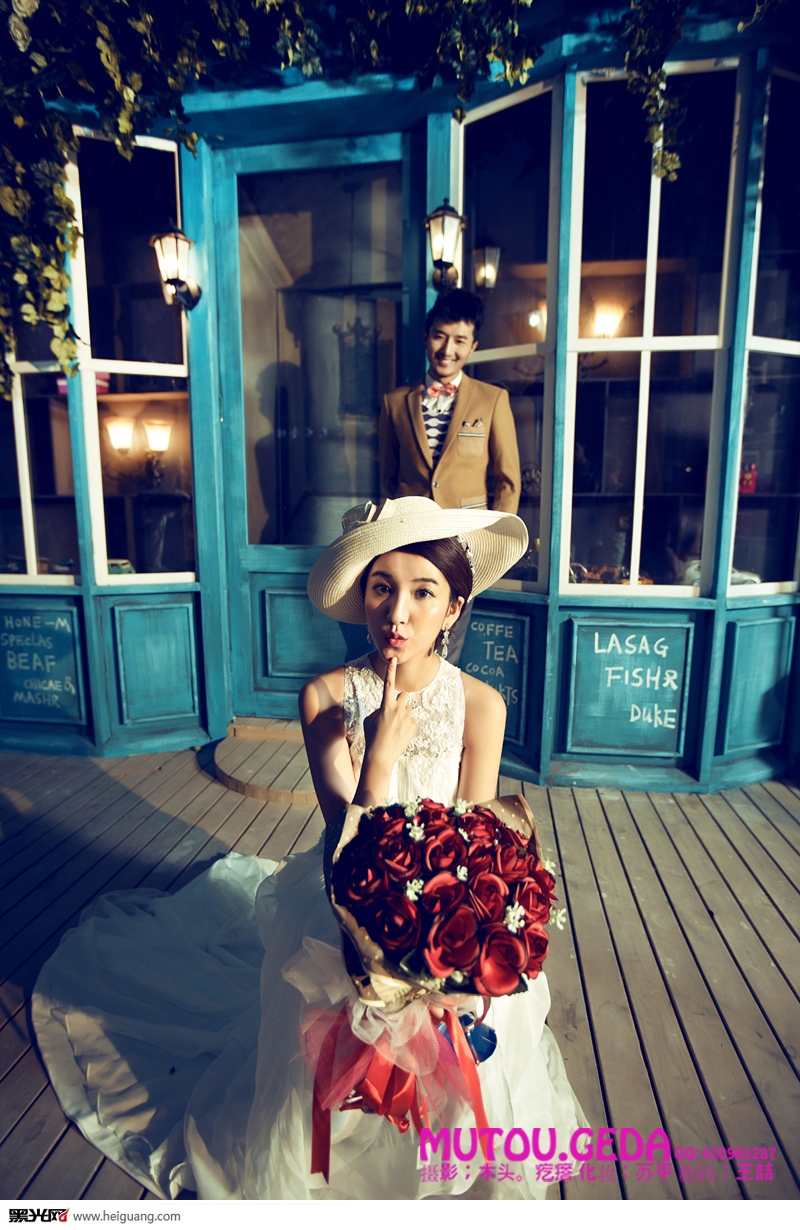 点击大图看下一张：旅游婚纱街拍 婚纱摄影