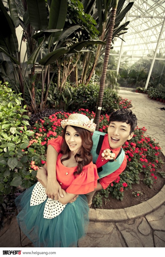 点击大图看下一张:彩虹泡泡 婚纱摄影