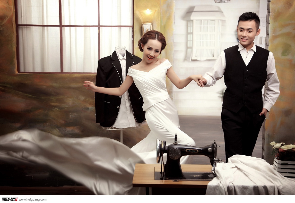 点击大图看下一张：爱的定制 婚纱摄影