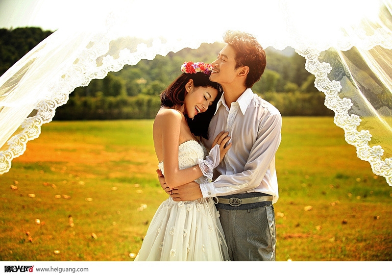 点击大图看下一张:爱上盛夏party 婚纱摄影