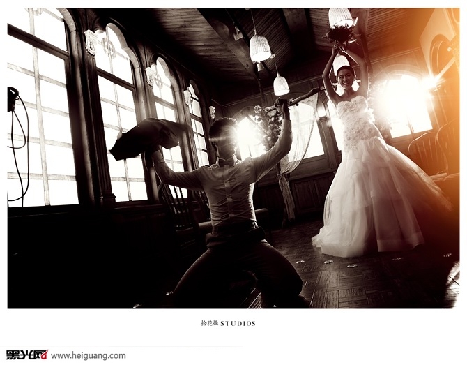 点击大图看下一张：复古先生的婚礼仪式 婚纱摄影