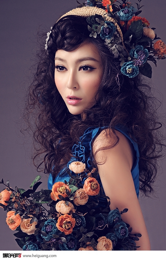 点击大图看下一张：花与爱丽丝 婚纱摄影