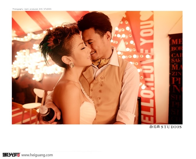 点击大图看下一张：马戏团婚礼系 婚纱摄影