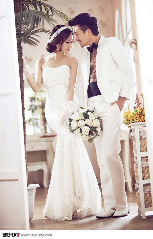 点击大图看下一张：Discovering love 婚纱摄影